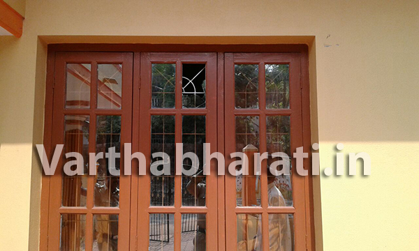 ಉಳ್ಳಾಲ:  ದುಷ್ಕರ್ಮಿಗಳಿಂದ ಮನೆಗೆ ಕಲ್ಲೆಸೆದು ಹಾನಿ